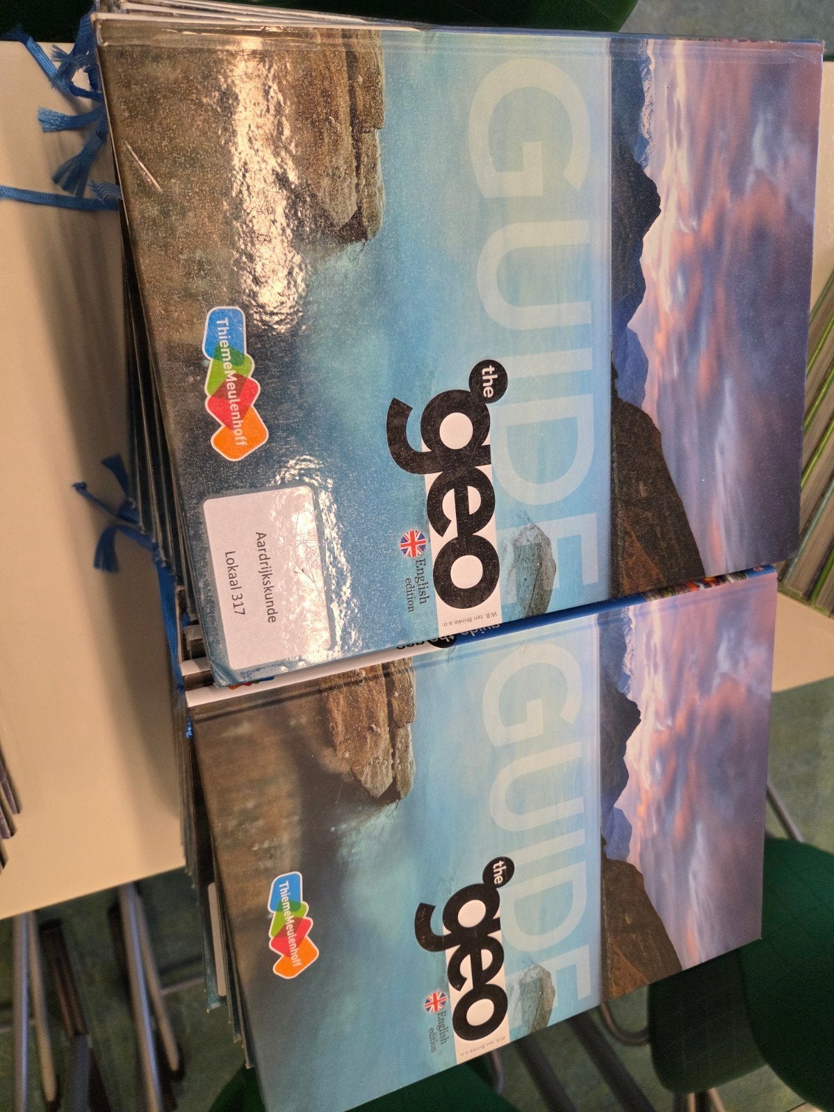 The Geo Guide Aardrijkskunde Boek - ThiemoMeulenhoff, Ophalen, ThiemoMeulenhoff, HBO, Zo goed als nieuw