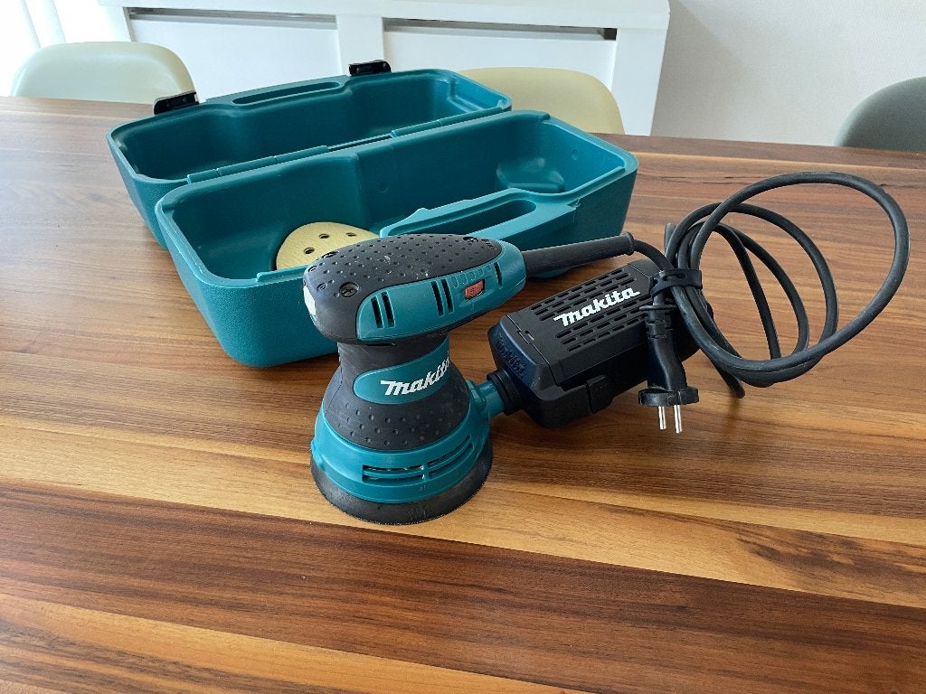 Makita BO5031 Excentrische Schuurmachine in koffer, Ophalen of Verzenden, Gebruikt, Minder dan 600 watt, Excentrische schuurmachine