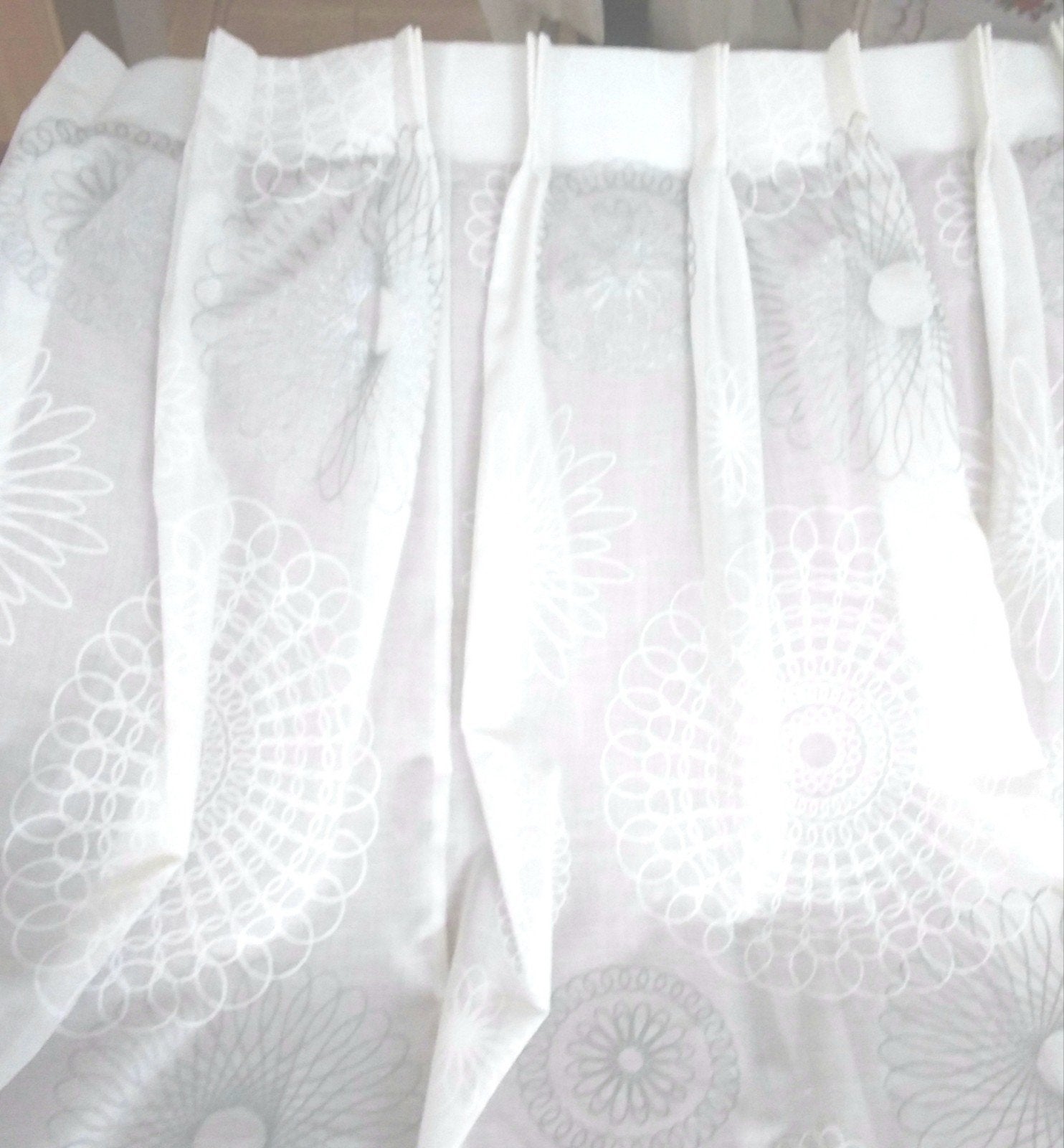 2 Witte HEMA vitrage/inbetween van 222 cm hoog en 85 cm br, Vitrage, Overige merken, Plooiafwerking, Ophalen of Verzenden