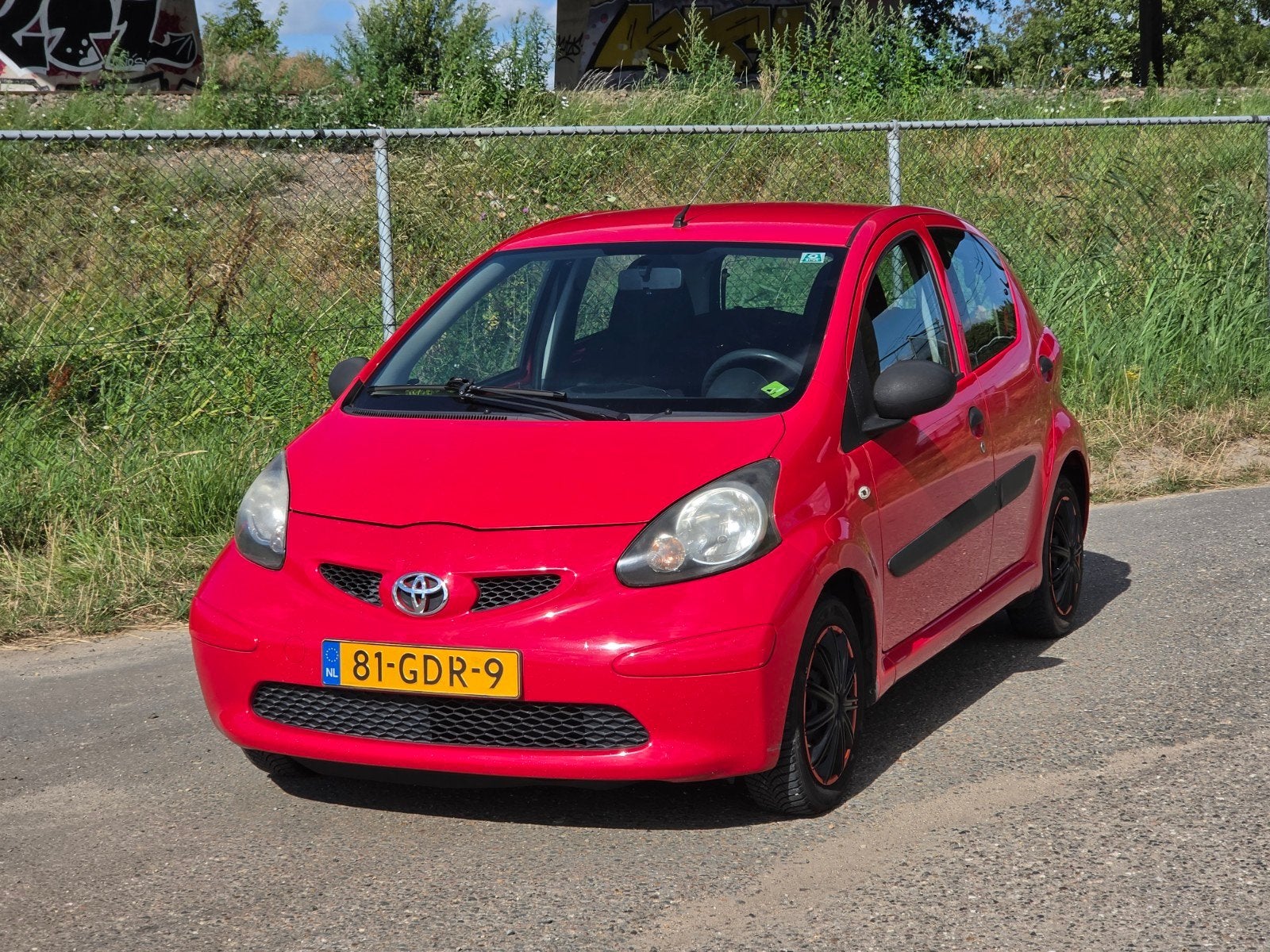 Toyota Aygo 1.0 12V Vvt-i 5DRS 2008 Rood, Auto's, Voorwielaandrijving, 4 stoelen, 68 pk, Origineel Nederlands