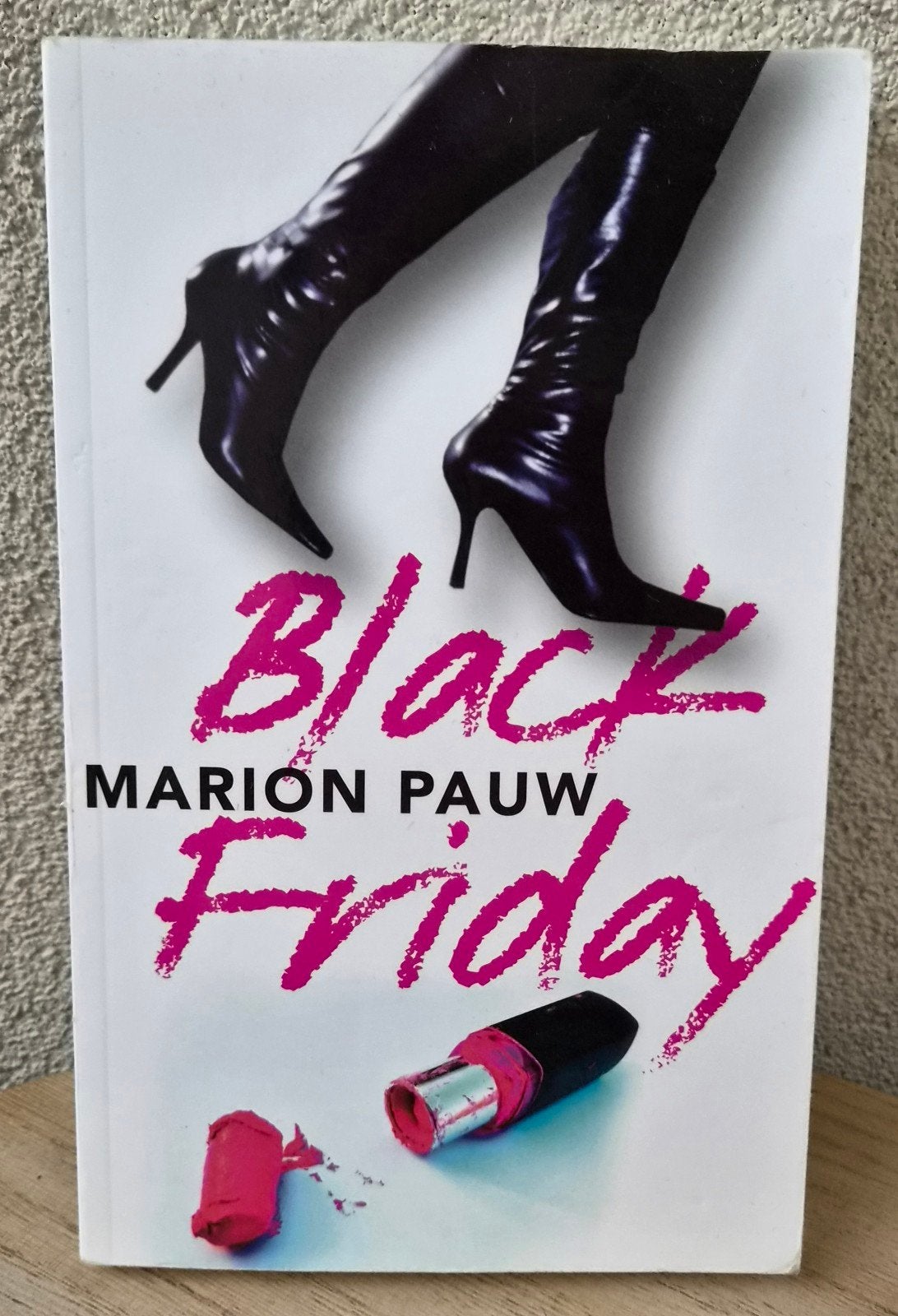 Black Friday - Marion Pauw (Thriller), Ophalen of Verzenden, Zo goed als nieuw, Marion Pauw