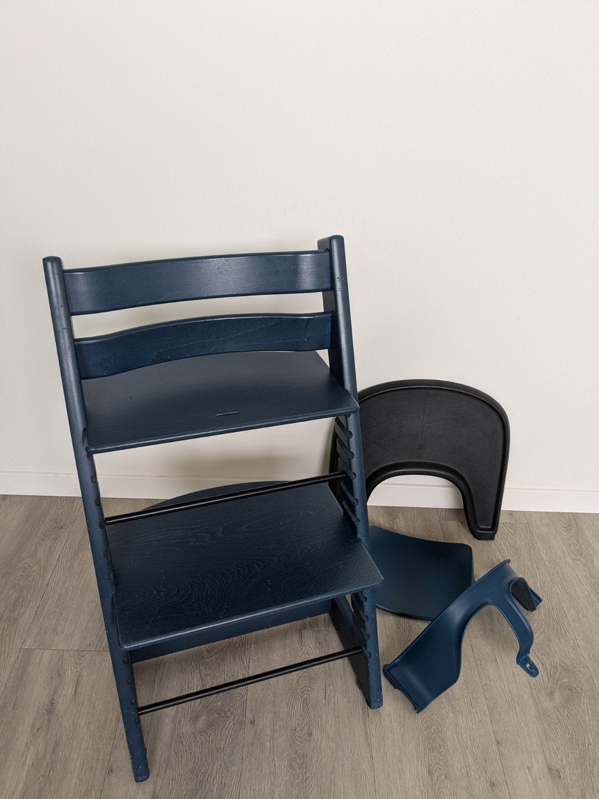 Stokke Tripp Trapp Donkerblauw met Baby Set en Tafelblad, Kinderen en Baby's, Kinderstoelen, Ophalen of Verzenden, Zo goed als nieuw