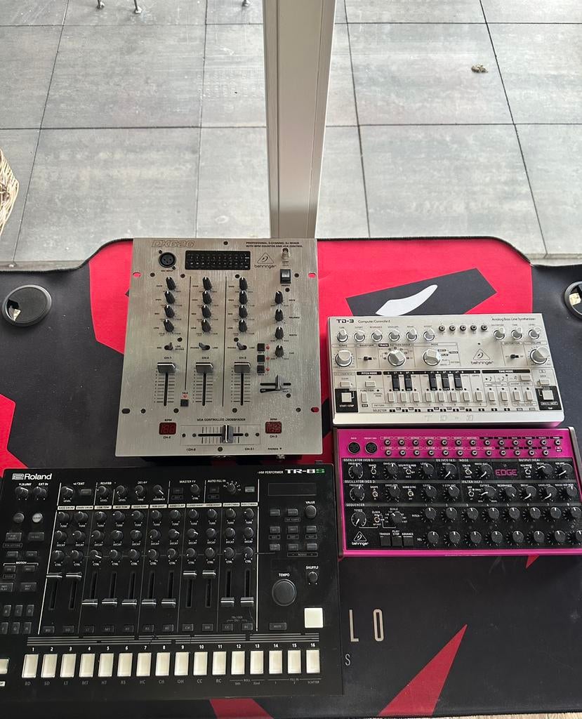 Syntheziser studio opruiming, Roland, Zo goed als nieuw, Met midi-aansluiting, Overige aantallen