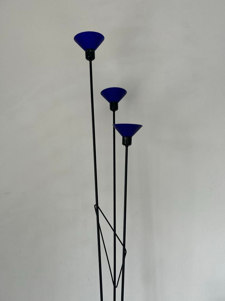 Massive vloerlamp met 3 blauwe kappen, Ophalen of Verzenden, Gebruikt, Metaal, 150 tot 200 cm