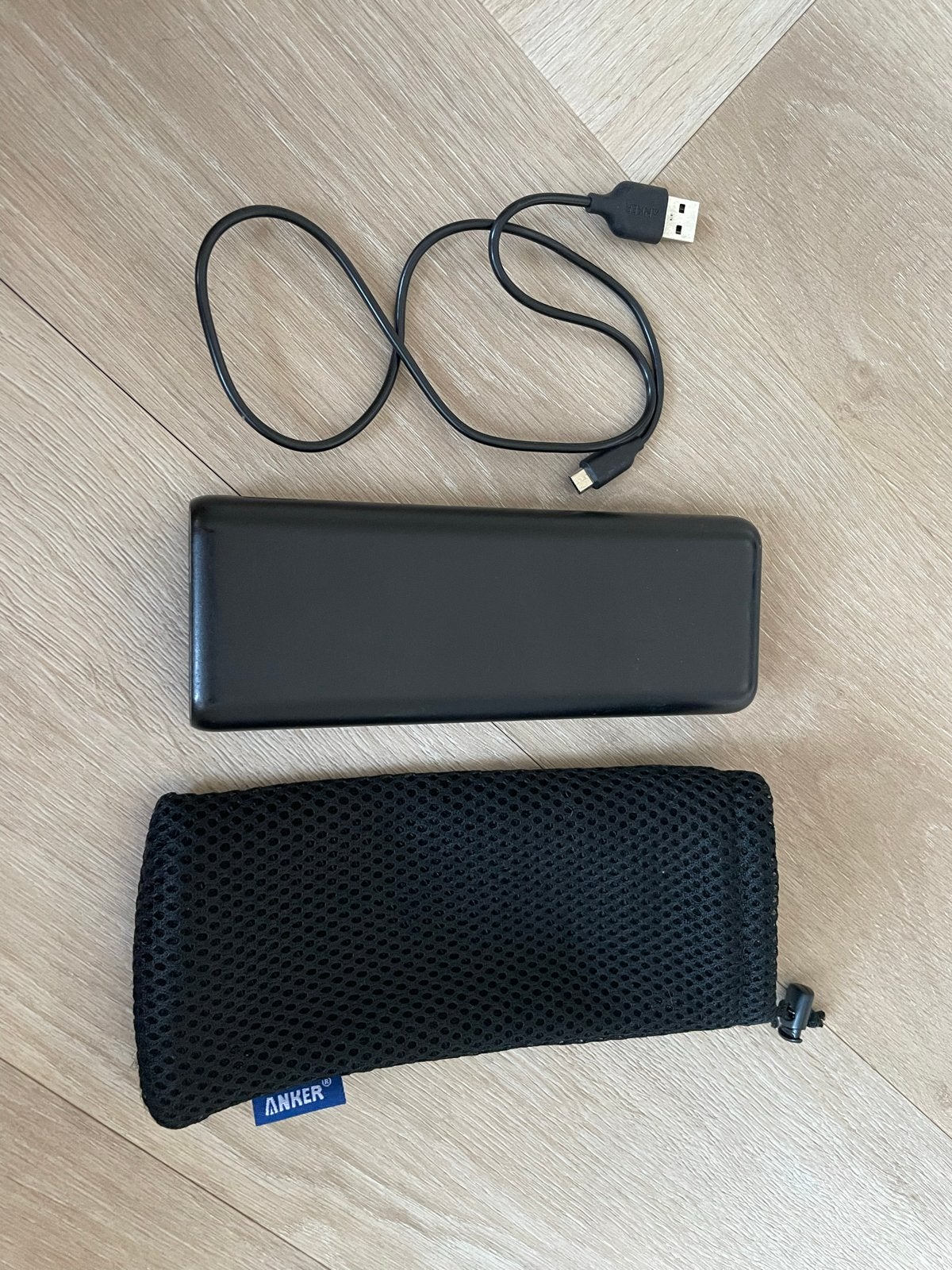 Anker PowerCore 15600 Powerbank met hoesje en kabel, Ophalen of Verzenden, Gebruikt