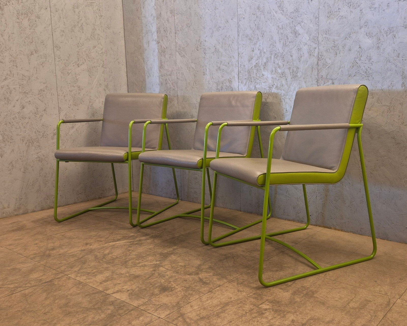 3x Leolux Spring Design Eetkamerstoel Leer Grijs/Groen, Ophalen, Leolux, Overige kleuren, Drie