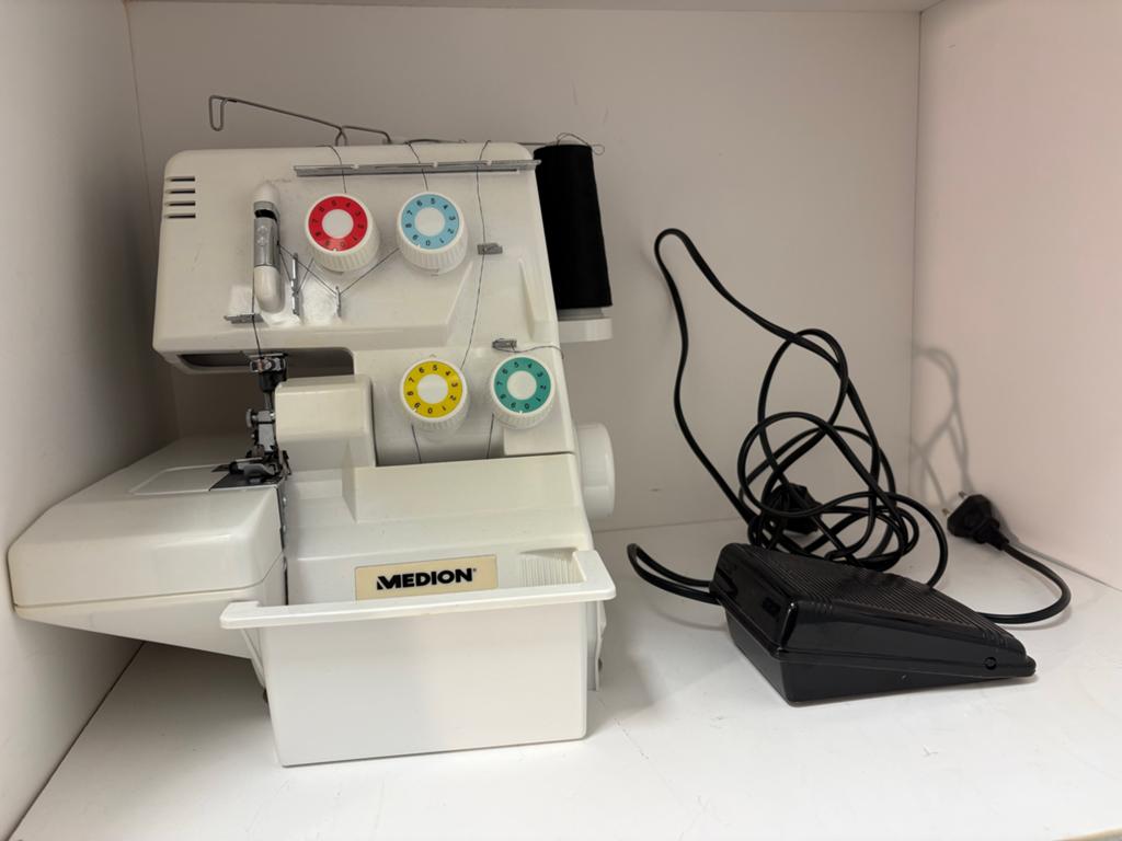 Medion Lockmachine - Overlock naaimachine, Ophalen, Gebruikt, Overige typen