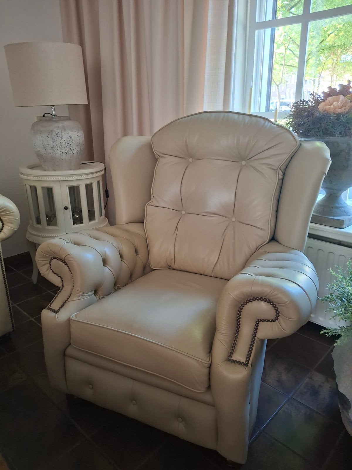 2 stuks Leren fauteuil - Crème kleurig - Chesterfield stijl, Ophalen, Gebruikt, Chesterfield, 75 tot 100 cm