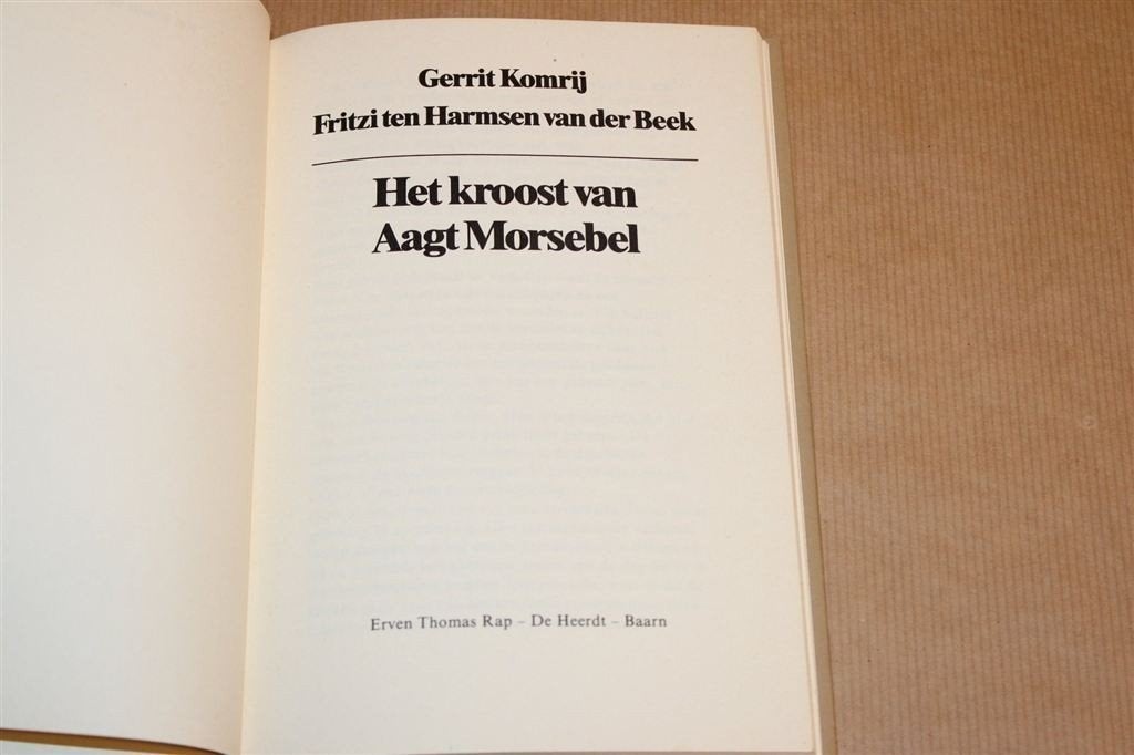 Het Kroost van Aagt Morsebel — Komrij & Harmsen van Beek, Ophalen of Verzenden, Gelezen