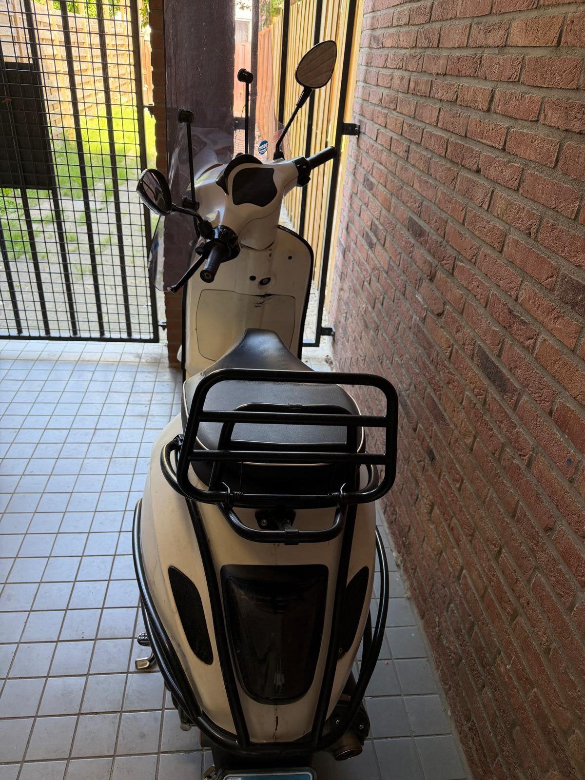 Vespa sprint 2014 Snor (Wok, Fietsen en Brommers, Ophalen, Zo goed als nieuw, Benzine