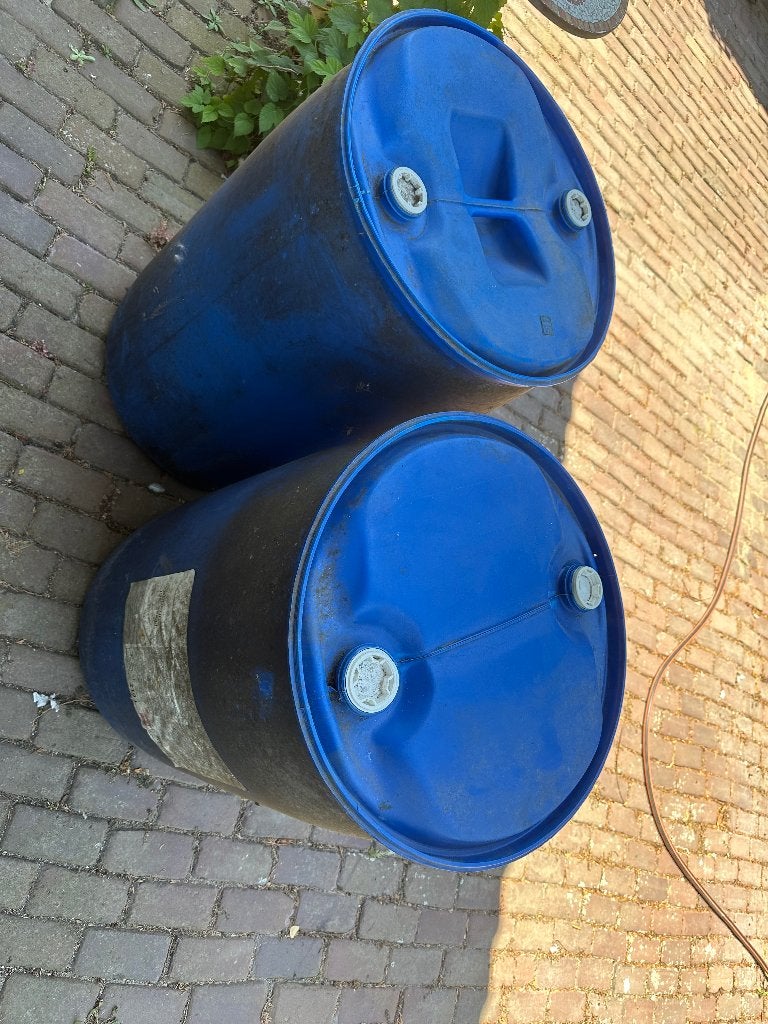 2 stuk Regenton 220 liter, brandstof vat, kunststof vat, Tuin en Terras, 150 liter of meer, Ophalen, Zo goed als nieuw, Kunststof