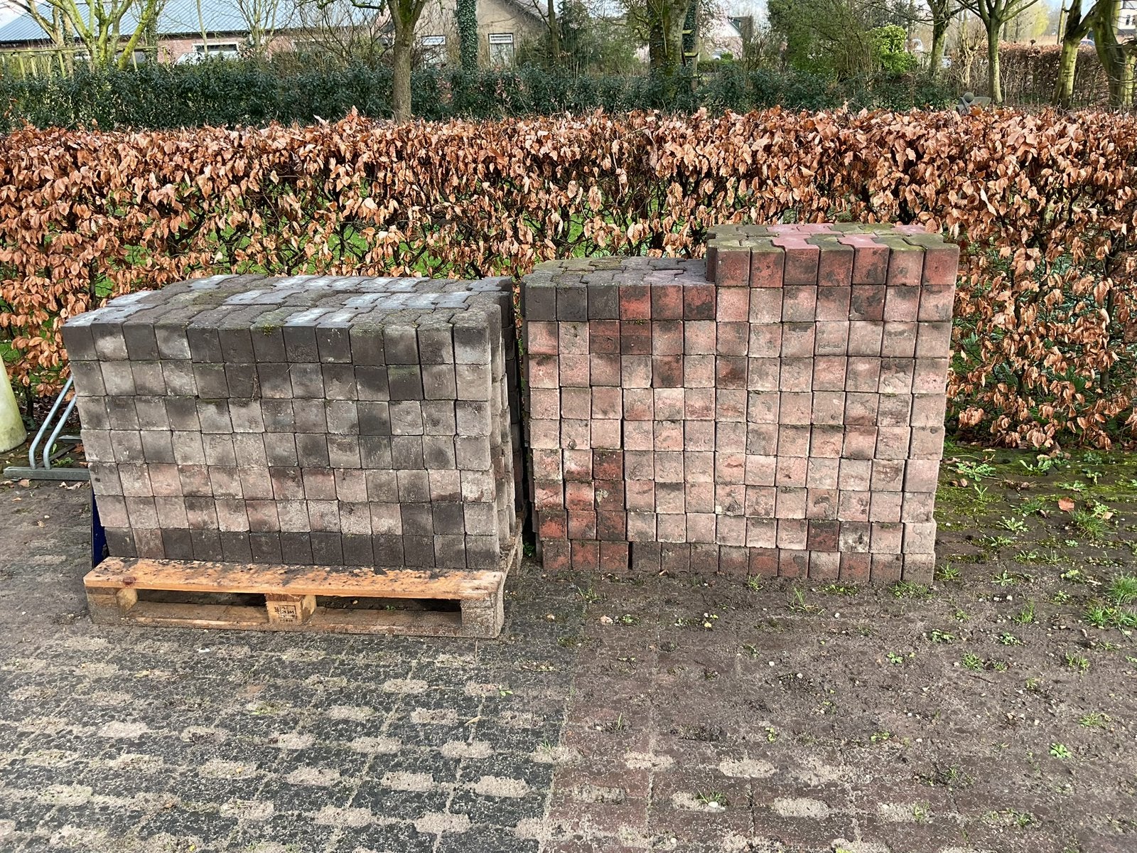 20 m2 GRATIS STAPEL H-KLINKERS, Ophalen, Zo goed als nieuw, Beton, Klinkers