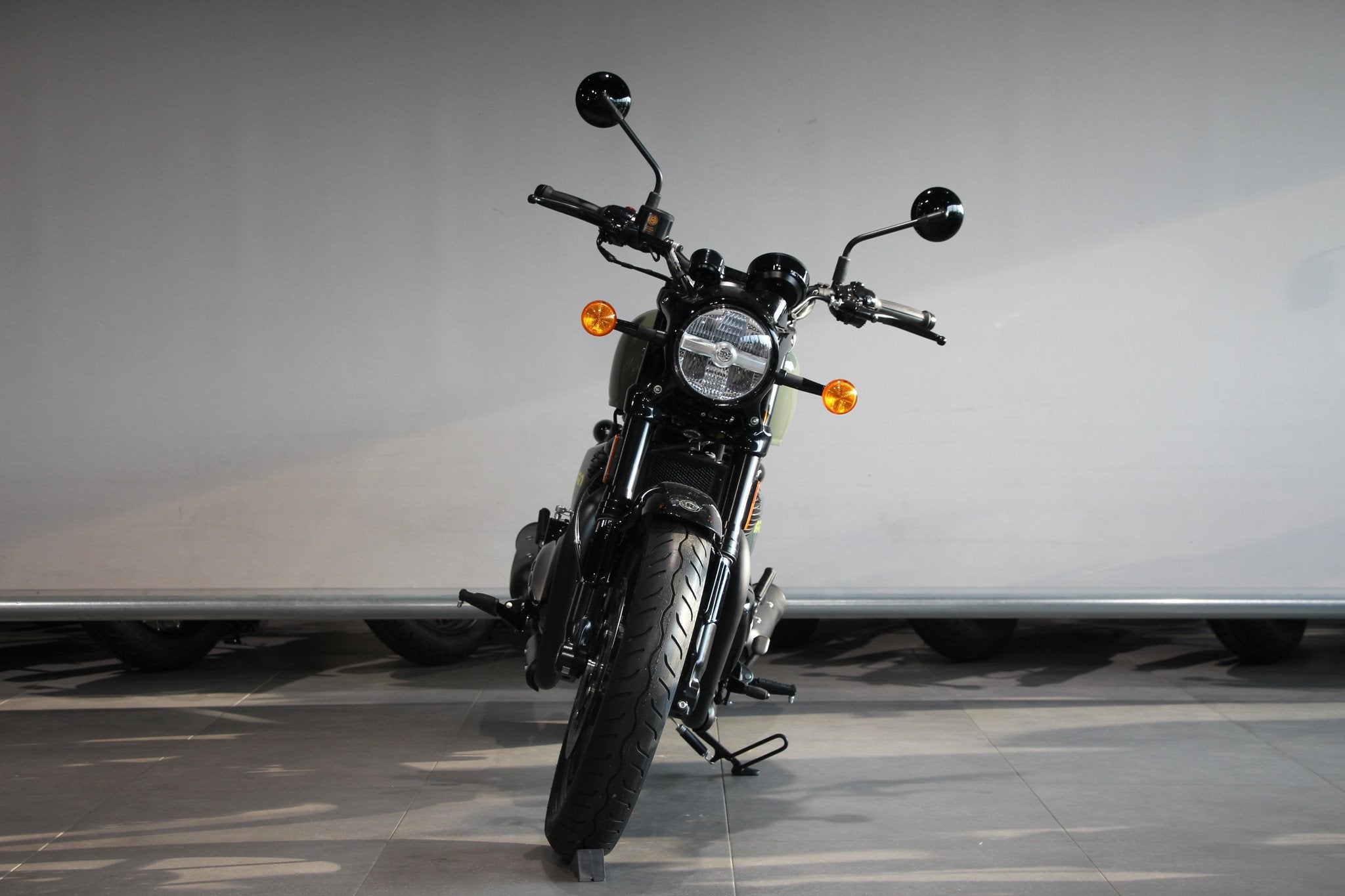 Royal-Enfield SHOTGUN 650 (bj 2026), Lorentzlaan 14
3401 MX  IJSSELSTEIN UT, Nieuw, Chopper, Bedrijf