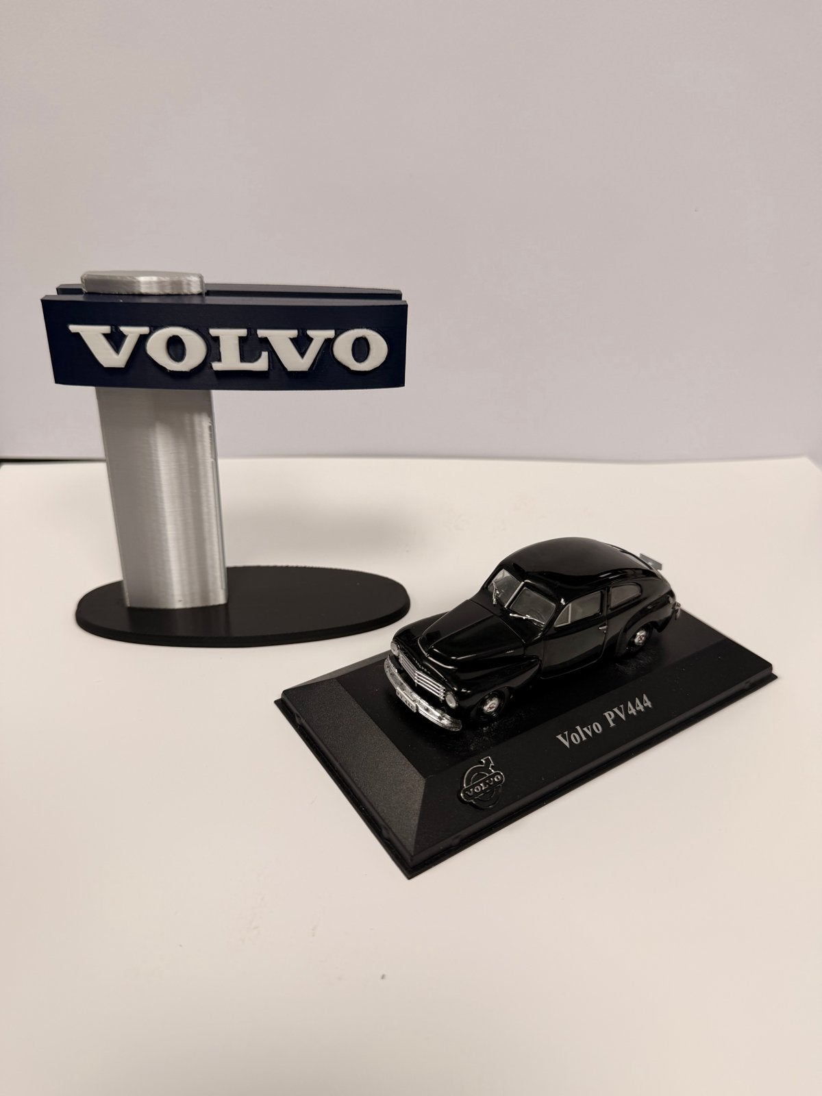 Volvo PV444 modelauto met Volvo display, Ophalen of Verzenden, Zo goed als nieuw, Auto, Overige merken