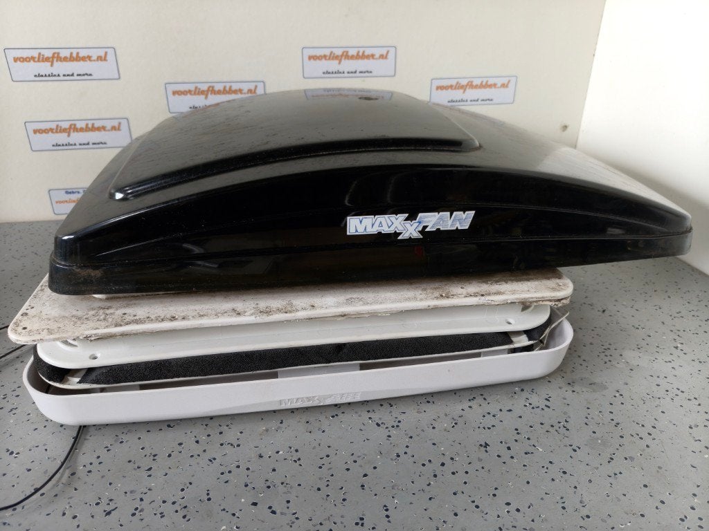 Maxxfan Deluxe dakluik met ventilator Smoke