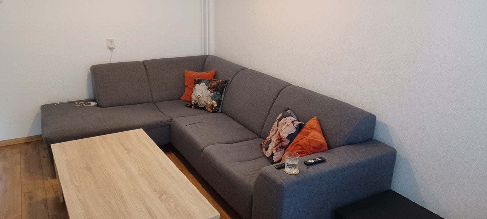 Grijs bankstel met lichte doorzakking aan linkerkant, Ophalen, 250 tot 300 cm, Gebruikt, Hoekbank