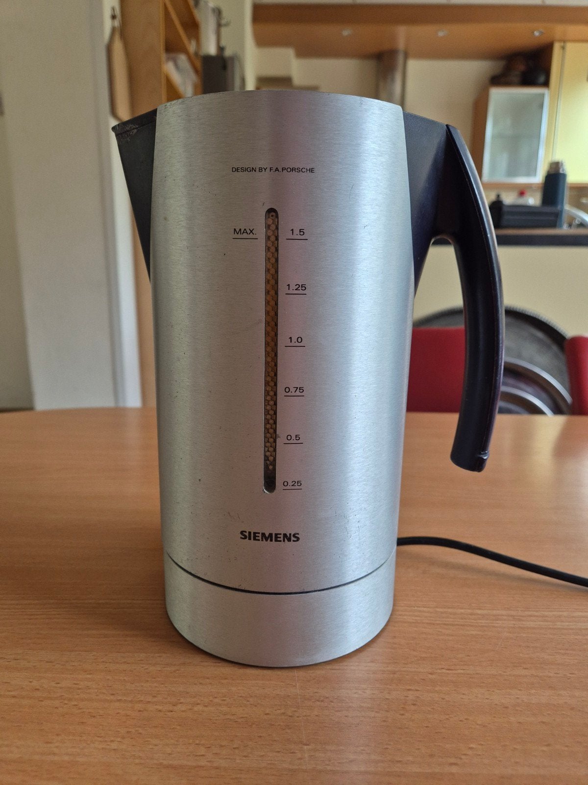 Siemens waterkoker - Design by F.A. Porsche, 1 tot 2 liter, Ophalen of Verzenden, Gebruikt, Rvs