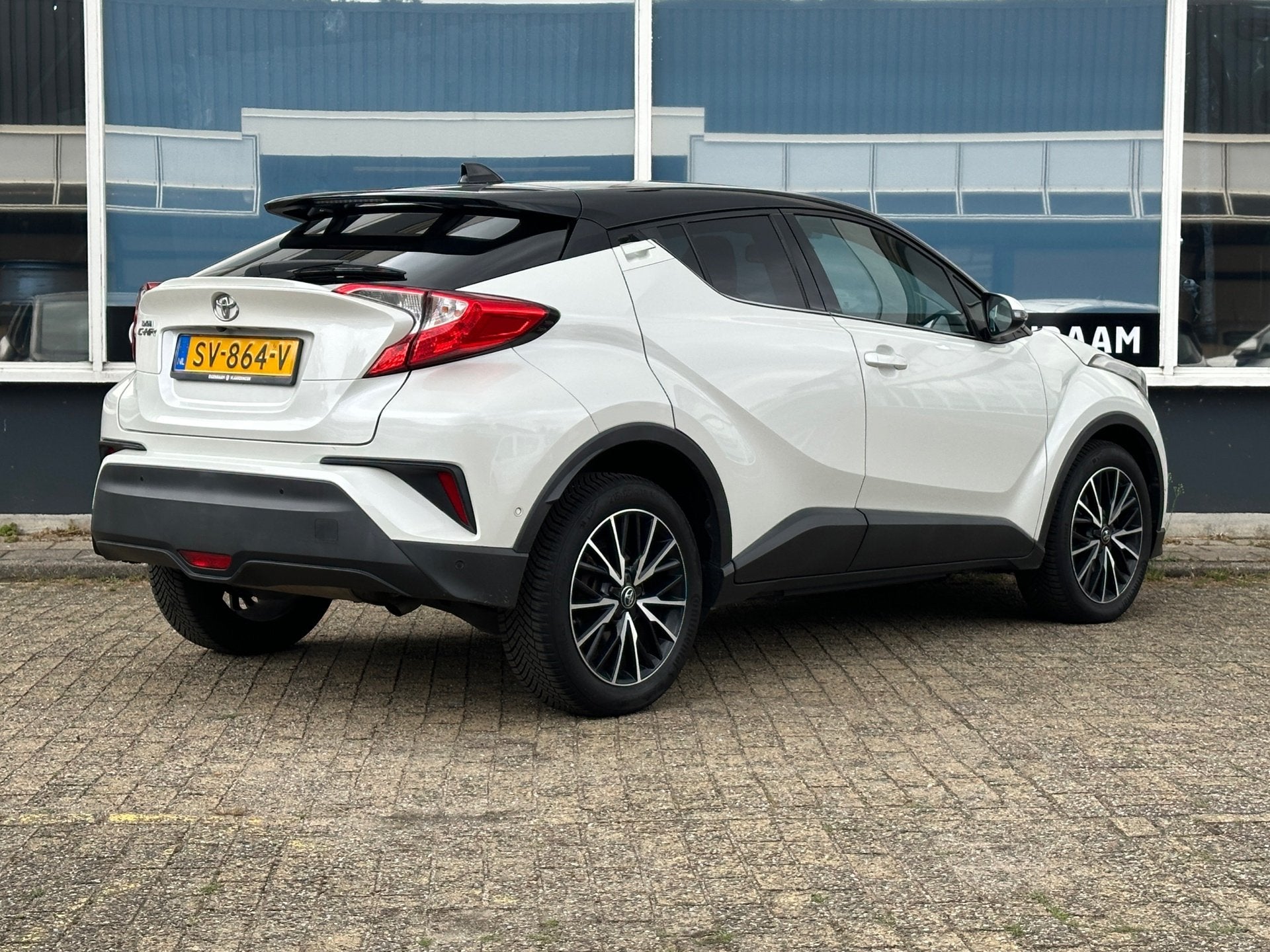 Toyota C-HR 1.2 Bi-Tone AUT/CAM/PDC/STOELVERW, Auto's, Dealer onderhouden, Gebruikt, Euro 6, 4 cilinders