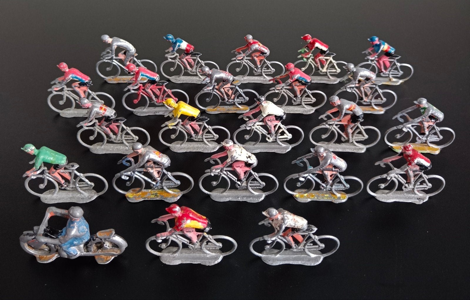 Oude metalen miniatuur/speelgoed wielrenners + motard., Ophalen of Verzenden