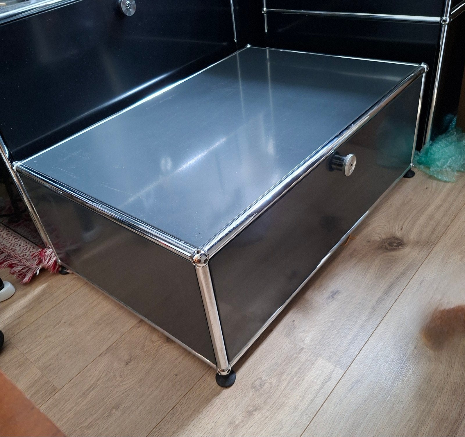 USM Haller kast TV audio hifi salontafel dressoir met klep, Ophalen
