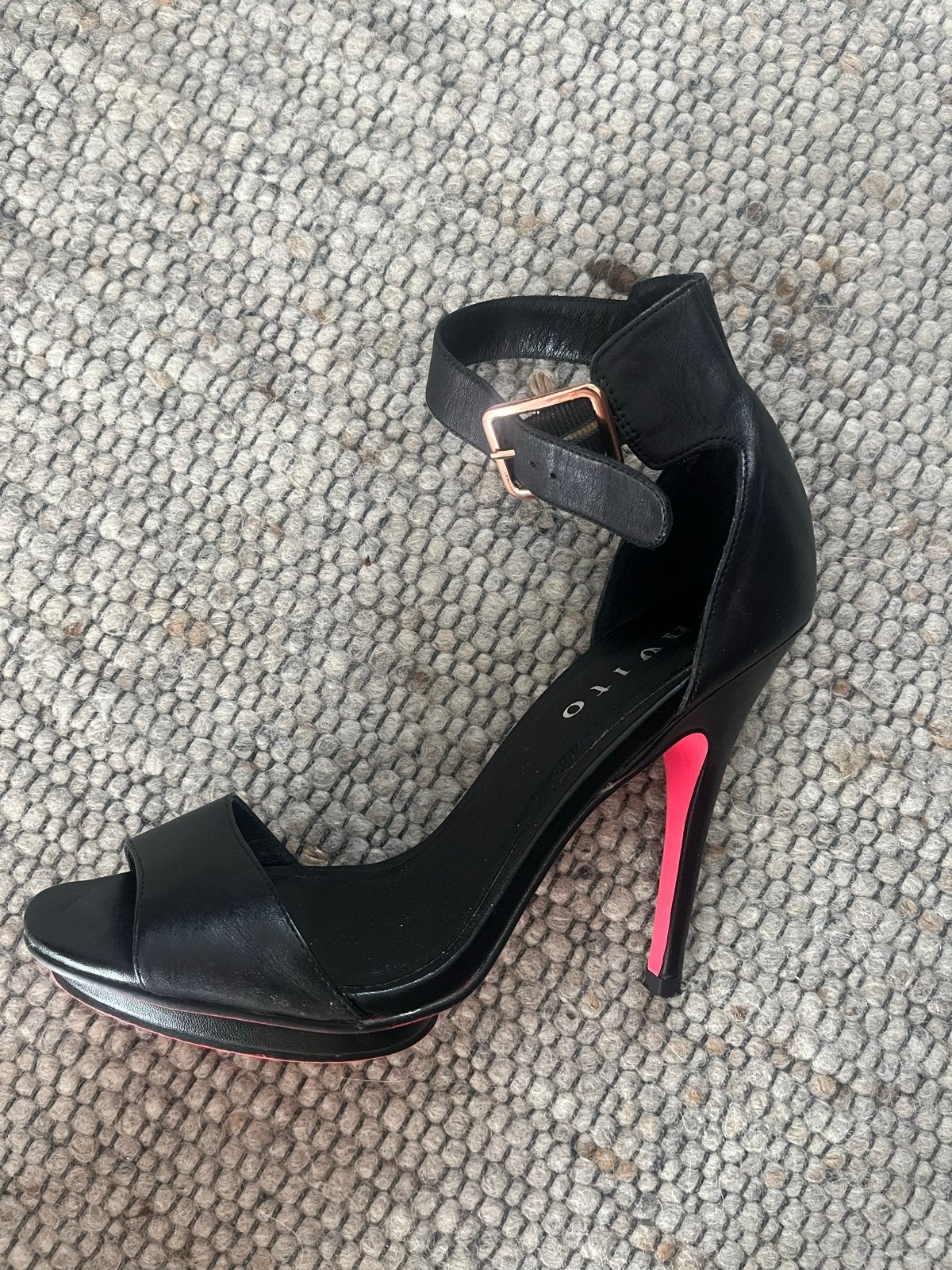 Invito zwarte hoge hak - maat 40 (vallen klein), Kleding | Dames, Ophalen, Zwart, Schoenen met hoge hakken, Gedragen