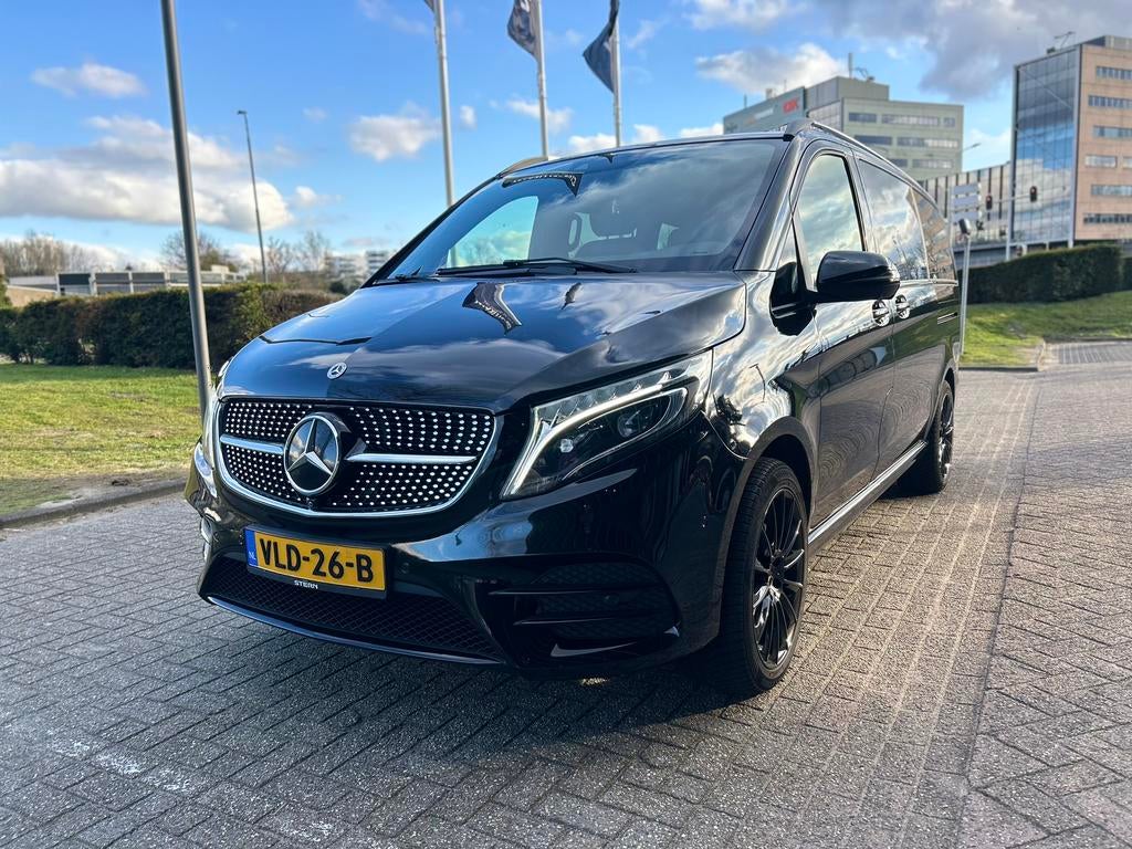 Mercedes-Benz V300d 4MATIC (2021) | AMG | 360° | ACC | Leder, Auto's, Bestelauto's, 4 cilinders, 2000 kg, Zwart, Diesel