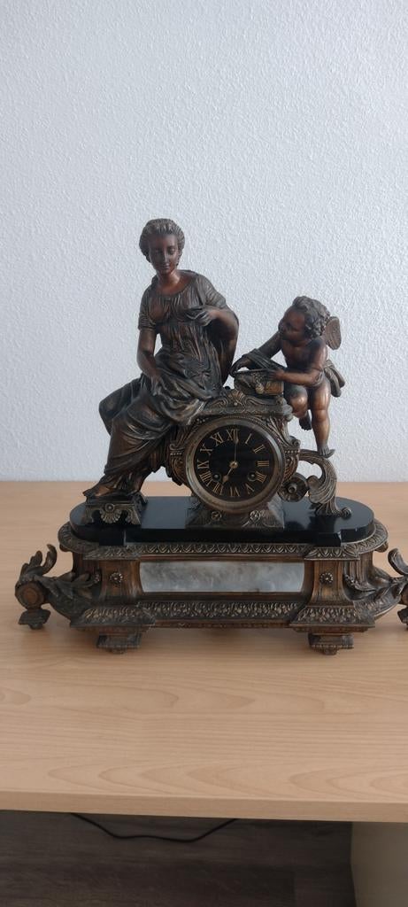 Antieke Bronzen Schouwklok met Beelden, Ophalen of Verzenden