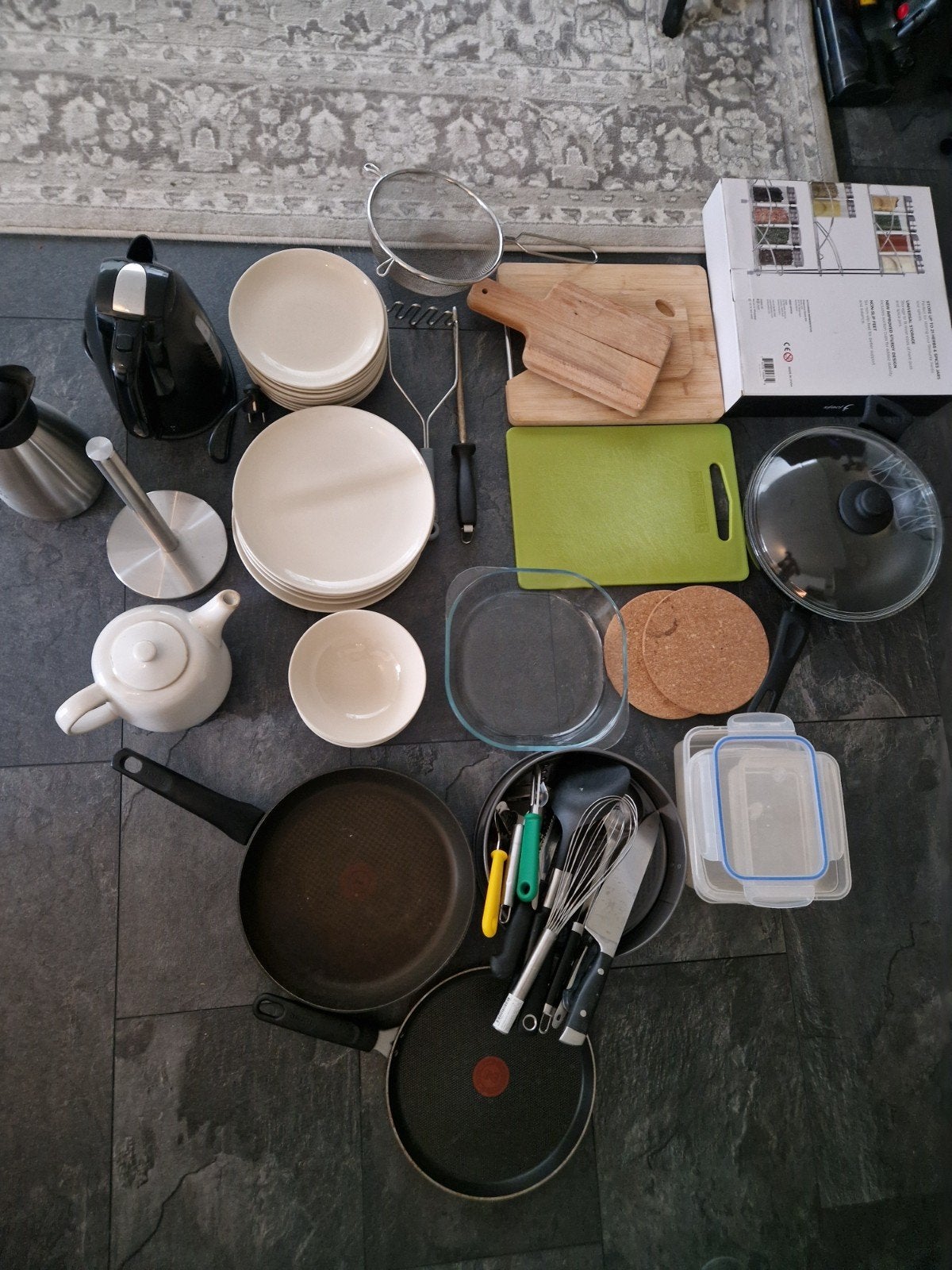 servies, kookatributen, snijplanken, bakjes, pannen, zie oms, Ophalen