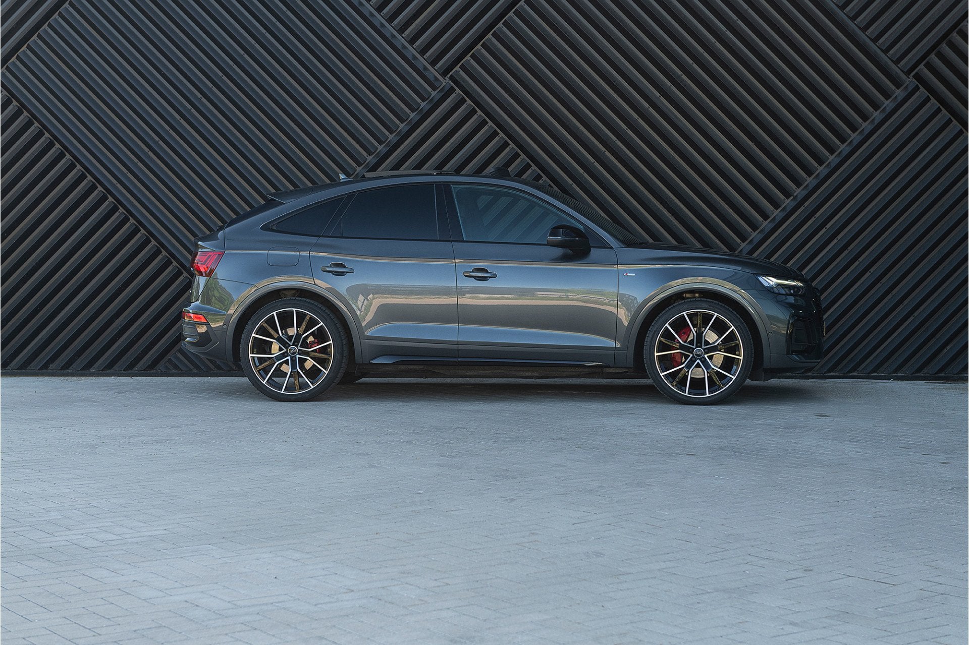 Audi Q5 Sportback 55 TFSI e quattro S-Line Luchtv. ACC Pano, Auto's, Audi, Automaat, Zwart, 4 cilinders, Bedrijf
