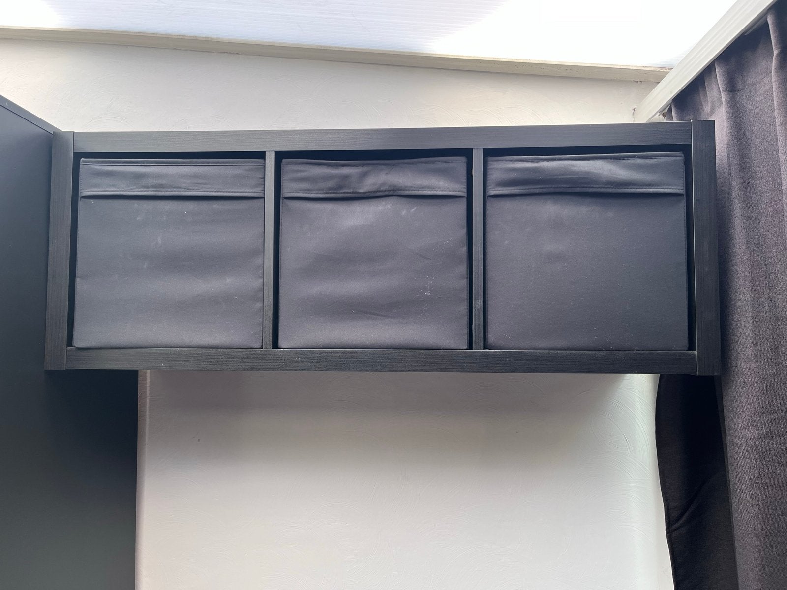 IKEA KALLAX kast met 3 zwarte opbergbakken, Huis en Inrichting, Kasten | Overige, Ophalen, Gebruikt
