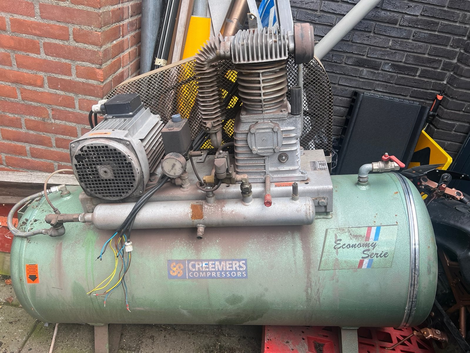 Grote cremers compressor., Doe-het-zelf en Verbouw, Compressors, Ophalen, Zo goed als nieuw