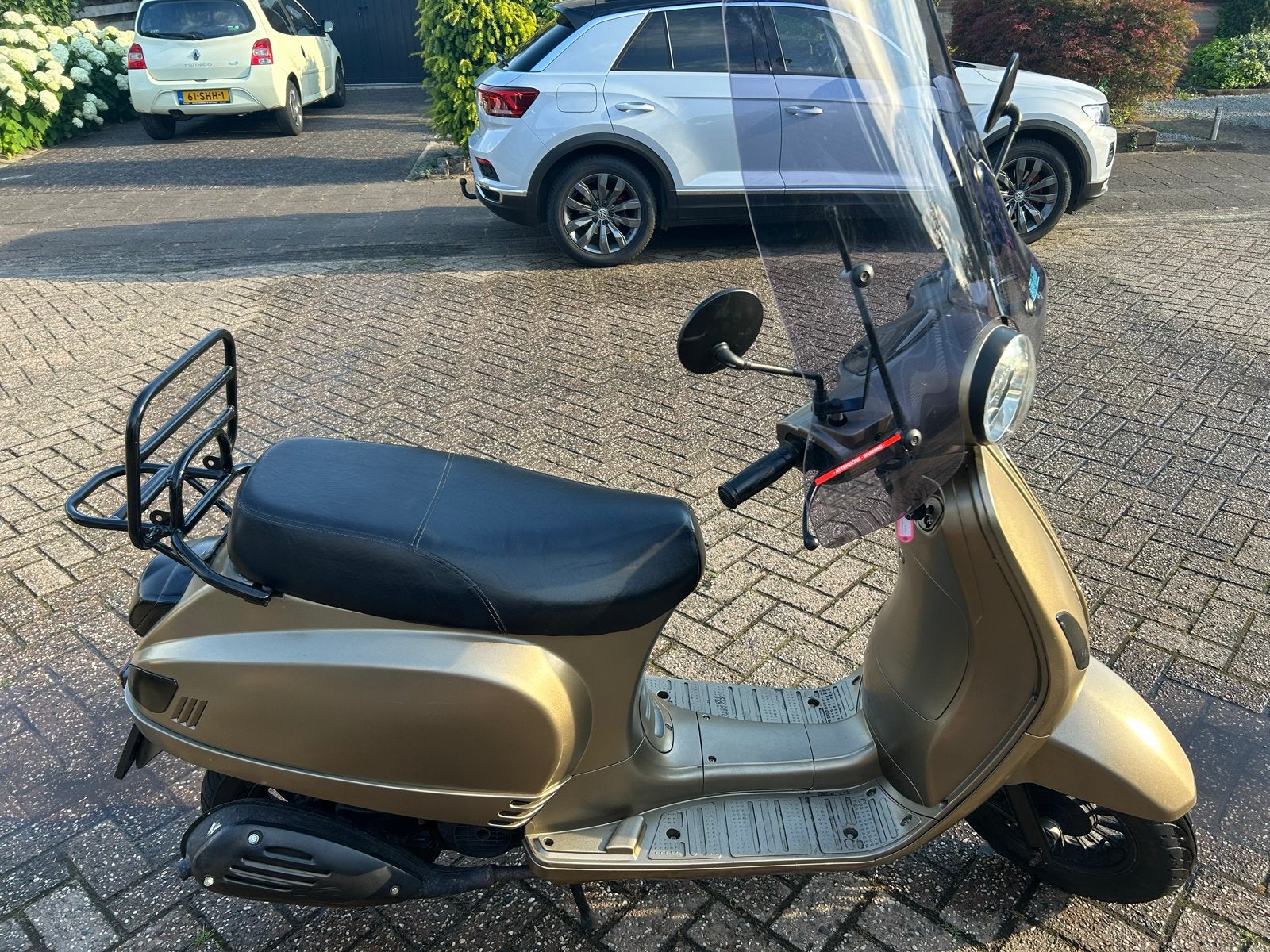 Scooter - Goudkleurig met lichte gebruikssporen, Fietsen en Brommers, Ophalen of Verzenden, Gebruikt, Benzine, Piaggio