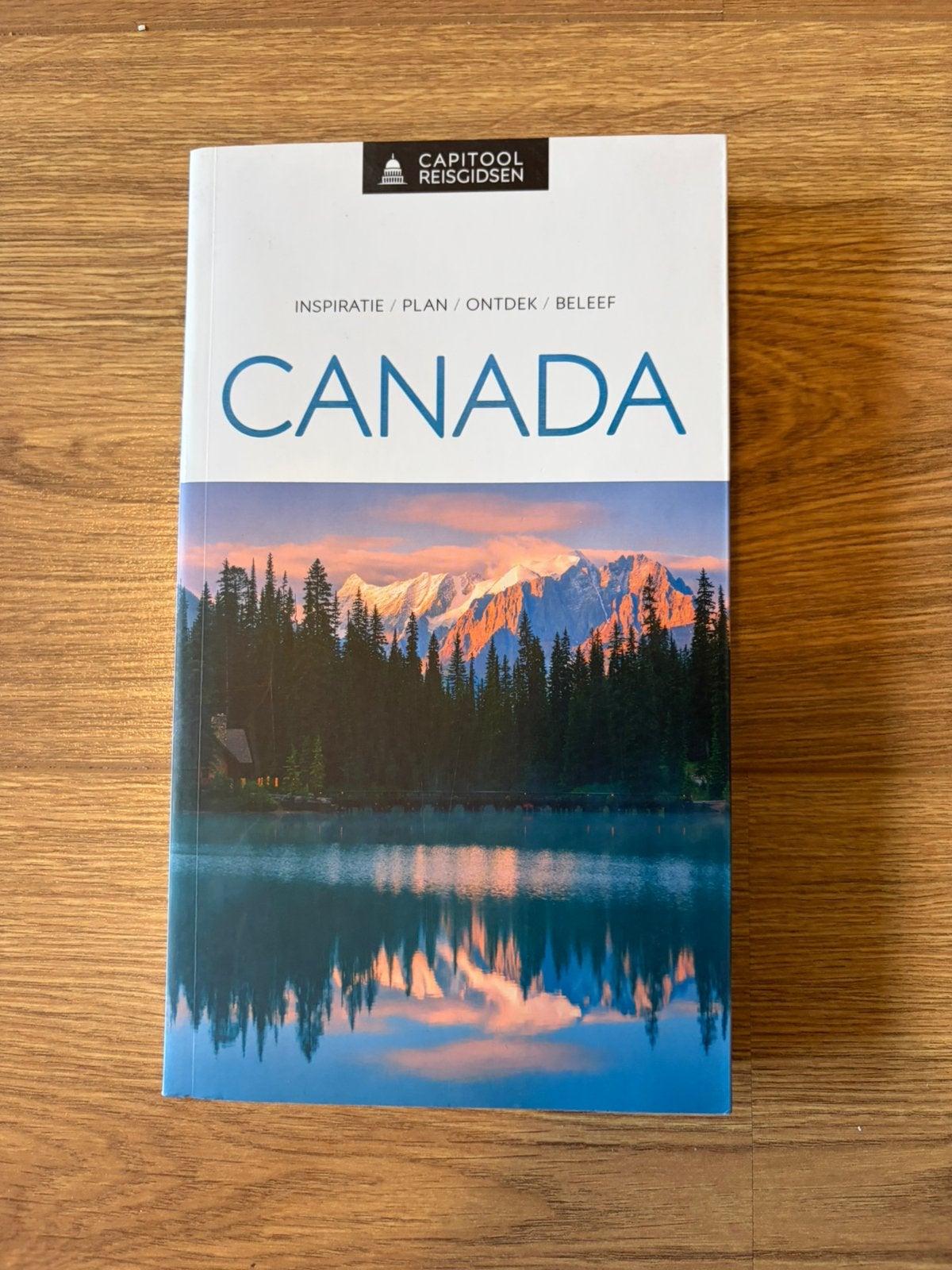 Capitool reisgids Canada, Ophalen, Capitool, Zo goed als nieuw, Reisgids of -boek