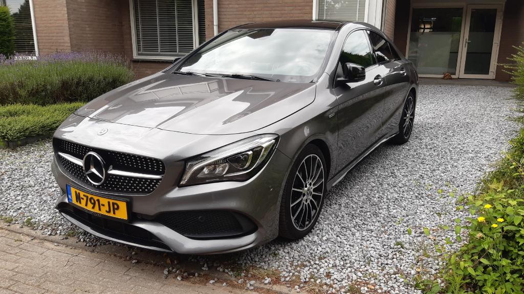 Mercedes-Benz CLA 200 (aut) 2017 AMG line peak edition, Auto's, Mercedes-Benz, Zwart, 715 kg, Alcantara, 1595 cc