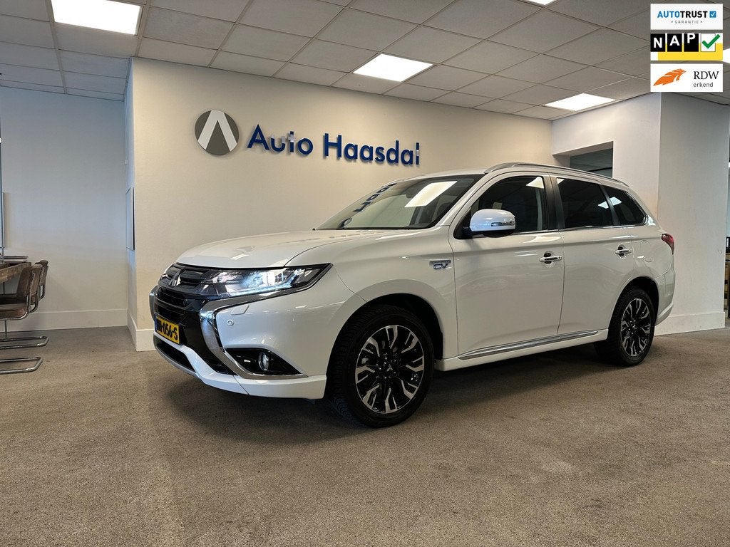Mitsubishi Outlander 2.0 PHEV Executive Edition|VEEL OPTIES|, 1998 cc, 4 cilinders, 1820 kg, Wit