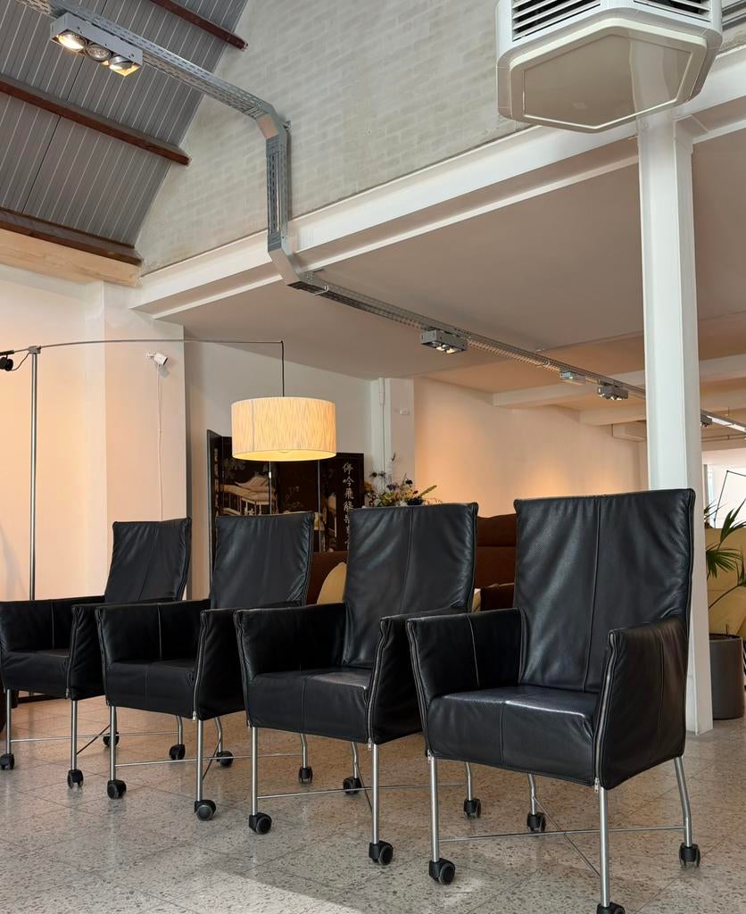 4 Montis Chaplin stoelen zwart leder/wieltjes