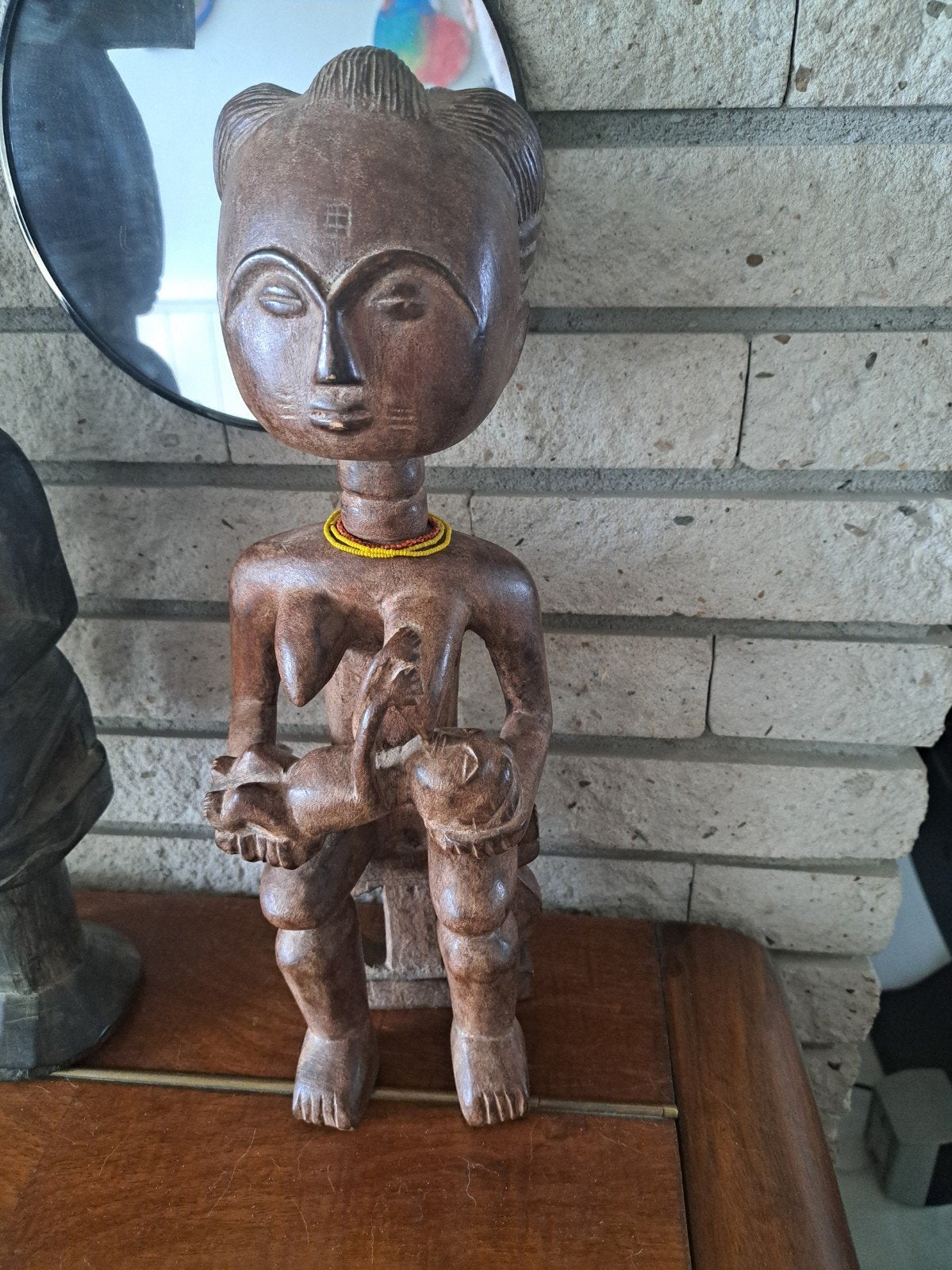 Vintage Afrikaans houten beeld - Vrouw met kind, Hout, Afrika, Ophalen of Verzenden, Beeld