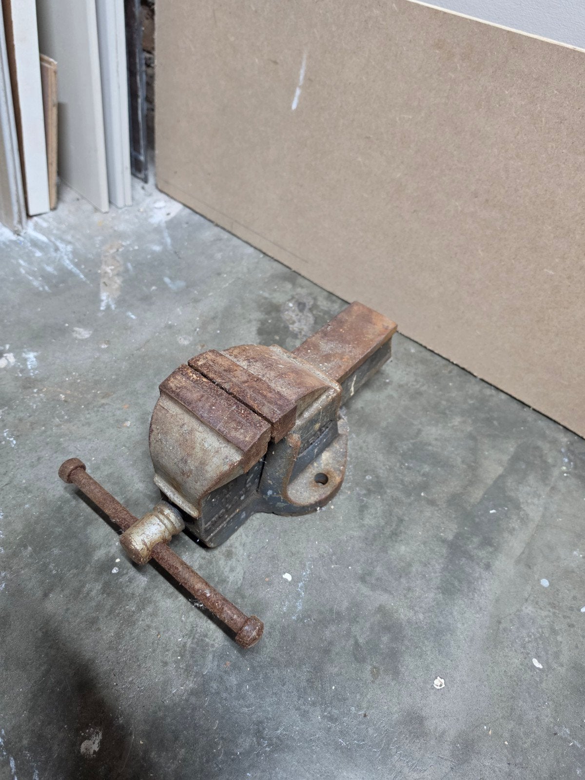 Zware bankschroef, Doe-het-zelf en Verbouw, Gereedschap | Handgereedschap, Ophalen of Verzenden, Gebruikt, Bankschroef, Overige merken