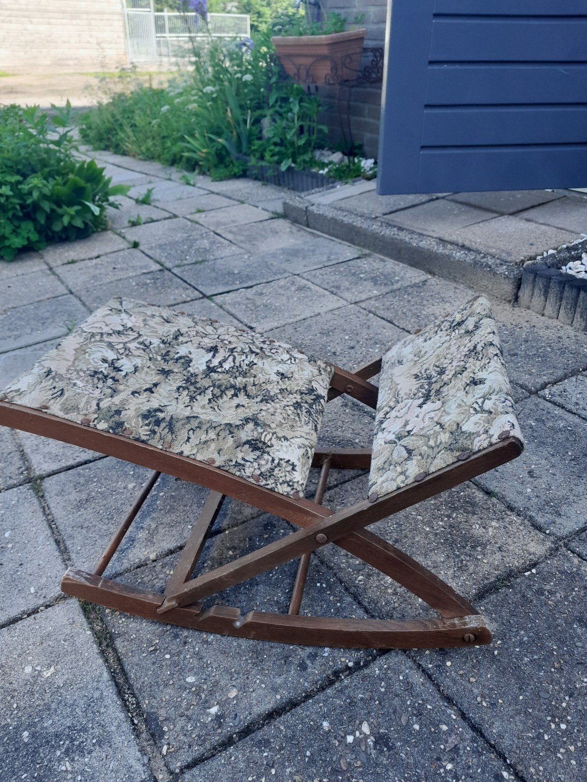 Vintage eiken voetenbankje met gebloemde bekleding, Minder dan 50 cm, Gebruikt, Ophalen of Verzenden, Stof