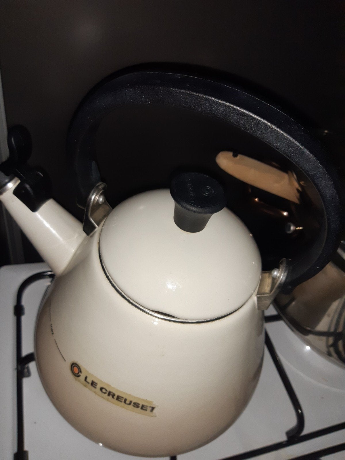 Le Creuset Waterketel Crème - 1.6L, Witgoed en Apparatuur, Waterkokers, 2 liter of meer, Ophalen of Verzenden, Gebruikt
