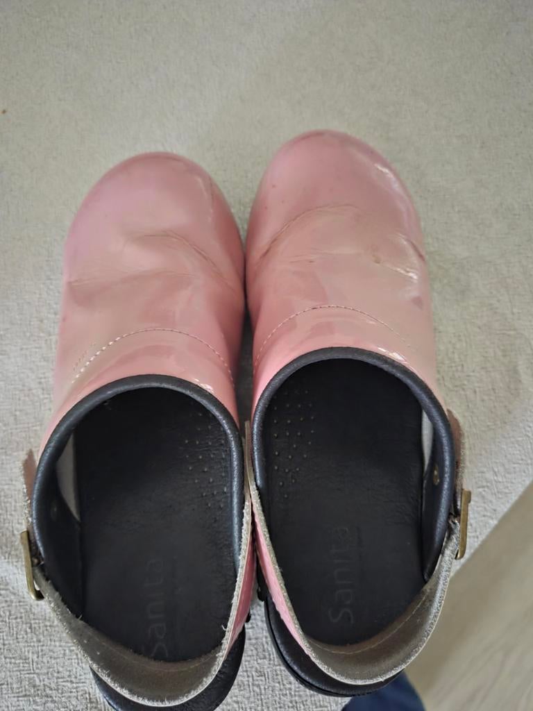 Sanita zorgklompen, Ophalen, Roze, Sanita, Gedragen