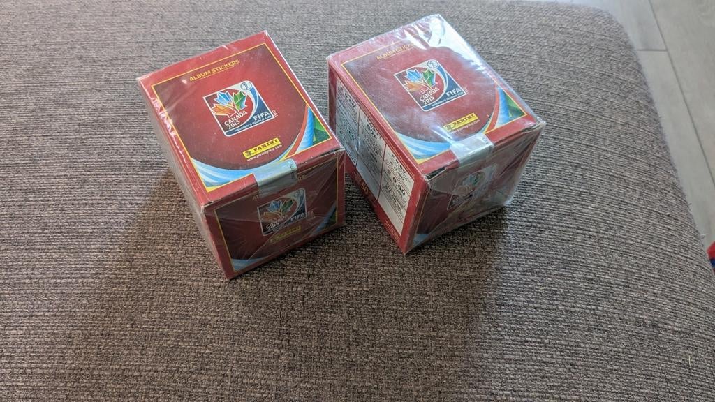 Twee Panini Boxen WK 2015 women sealed, Ophalen of Verzenden, Nieuw, Buitenlandse clubs, Poster, Plaatje of Sticker