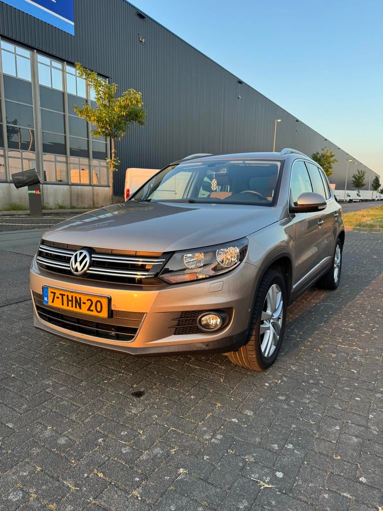 Volkswagen Tiguan 2.0 TSI 132KW/180PK 4M 7-DSG 2011 Beige, Auto's, Volkswagen, Automaat, 4 cilinders, 1984 cc, 179 pk