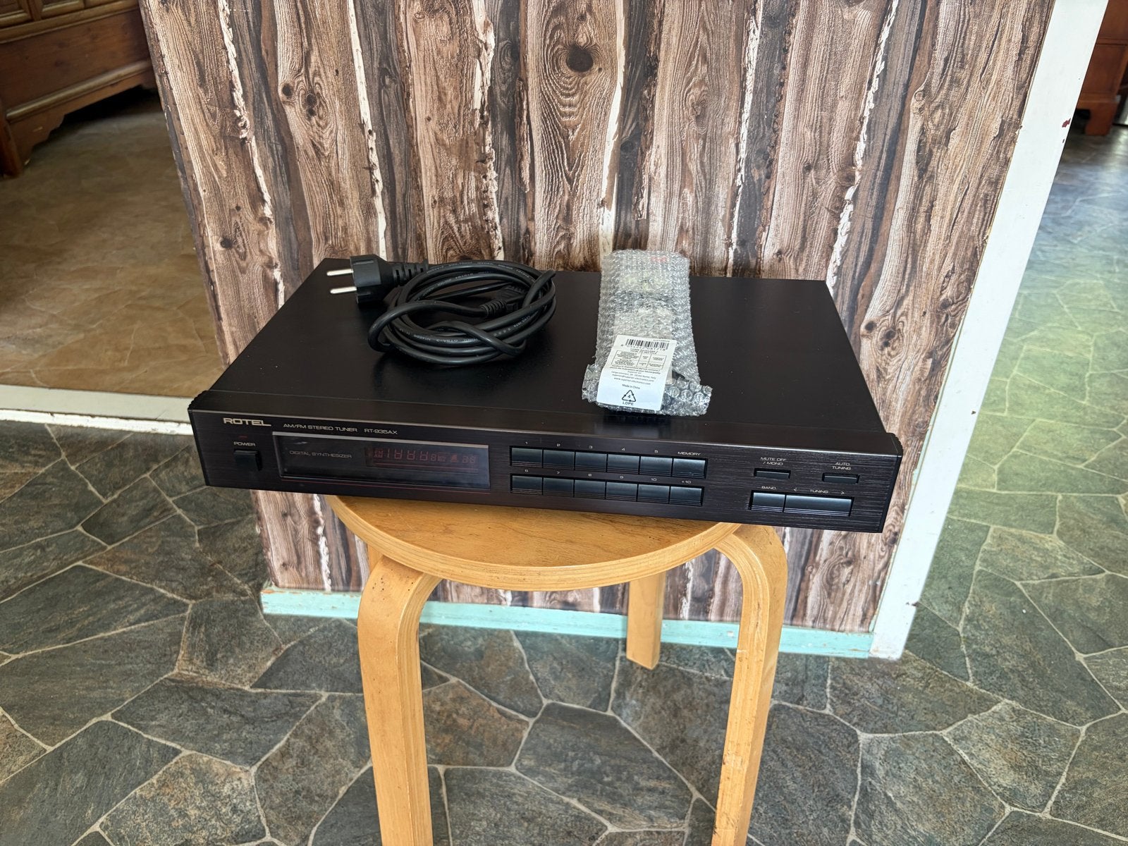 Rotel RT-935AX AM/FM Stereo Tuner - Nieuwstaat, Ophalen of Verzenden, Zo goed als nieuw, Analoog
