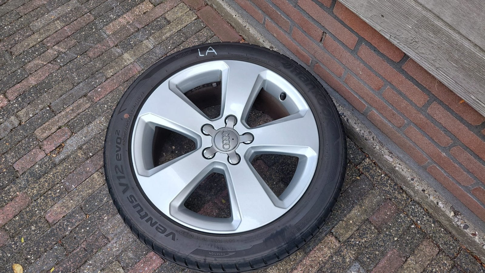 Audi A3 set banden velgen, Auto-onderdelen, Ophalen, 17 inch, Zomerbanden, 225 mm