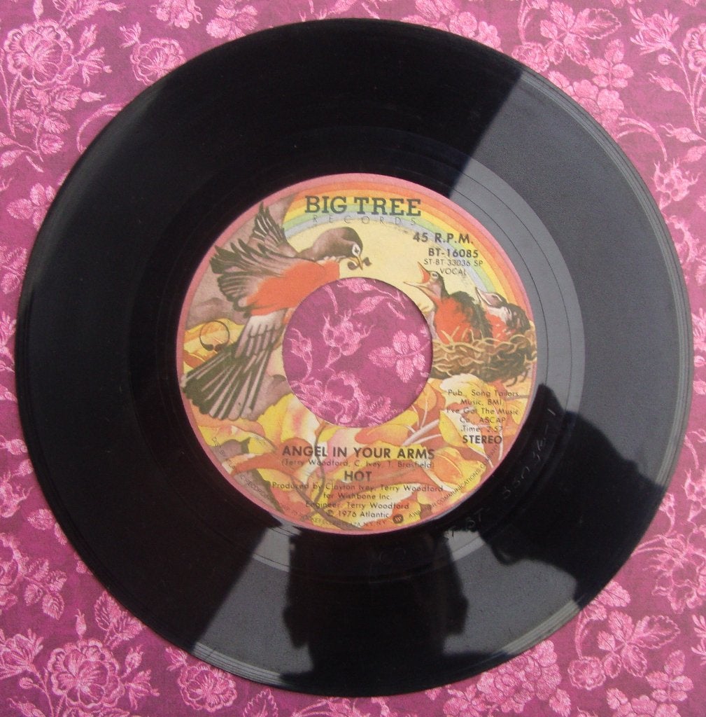 Hot - Angel in Your Arms (7'' Vinyl Single), Gebruikt, 7 inch, Ophalen of Verzenden, Pop