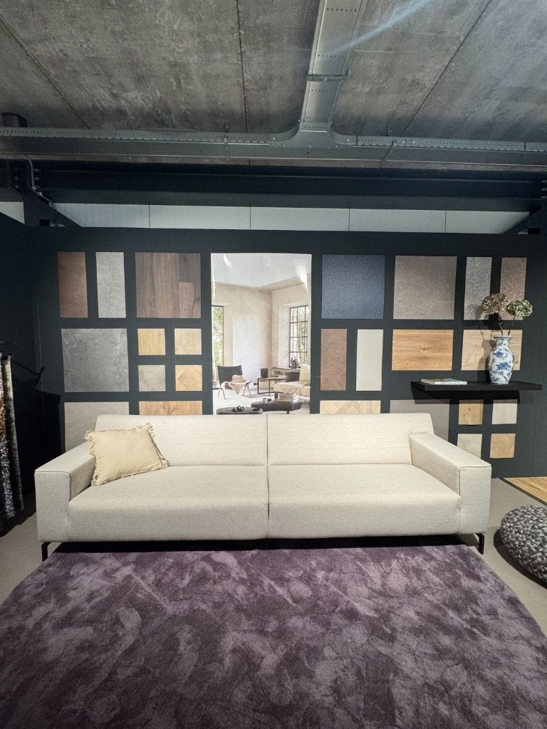 J SAAR 4-ZITS BANK – SHOWROOMMODEL – DIRECT BESCHIKBAAR, Ophalen, Nieuw, Stof