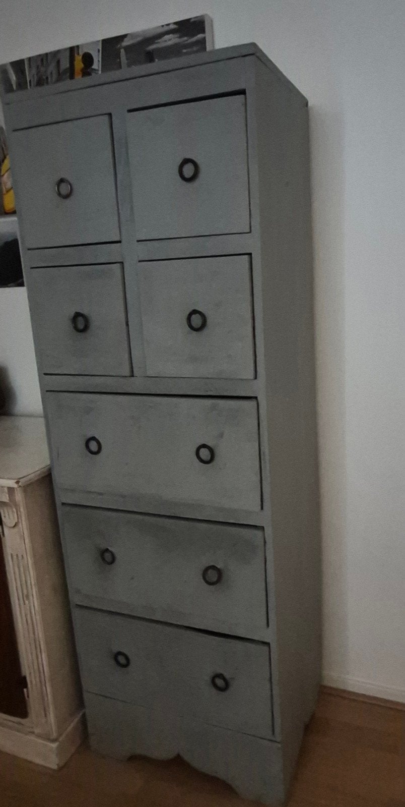 Grijze krijfverf ladenkast, 5 laden of meer, Ophalen of Verzenden, Zo goed als nieuw, Minder dan 100 cm
