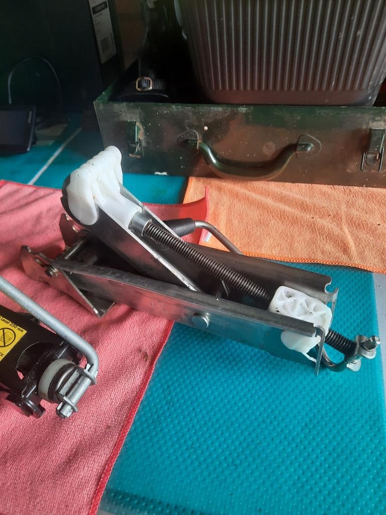 Auto krik zo goed als nieuw, Ophalen, Zo goed als nieuw, Mechanisch, Schaarkrik