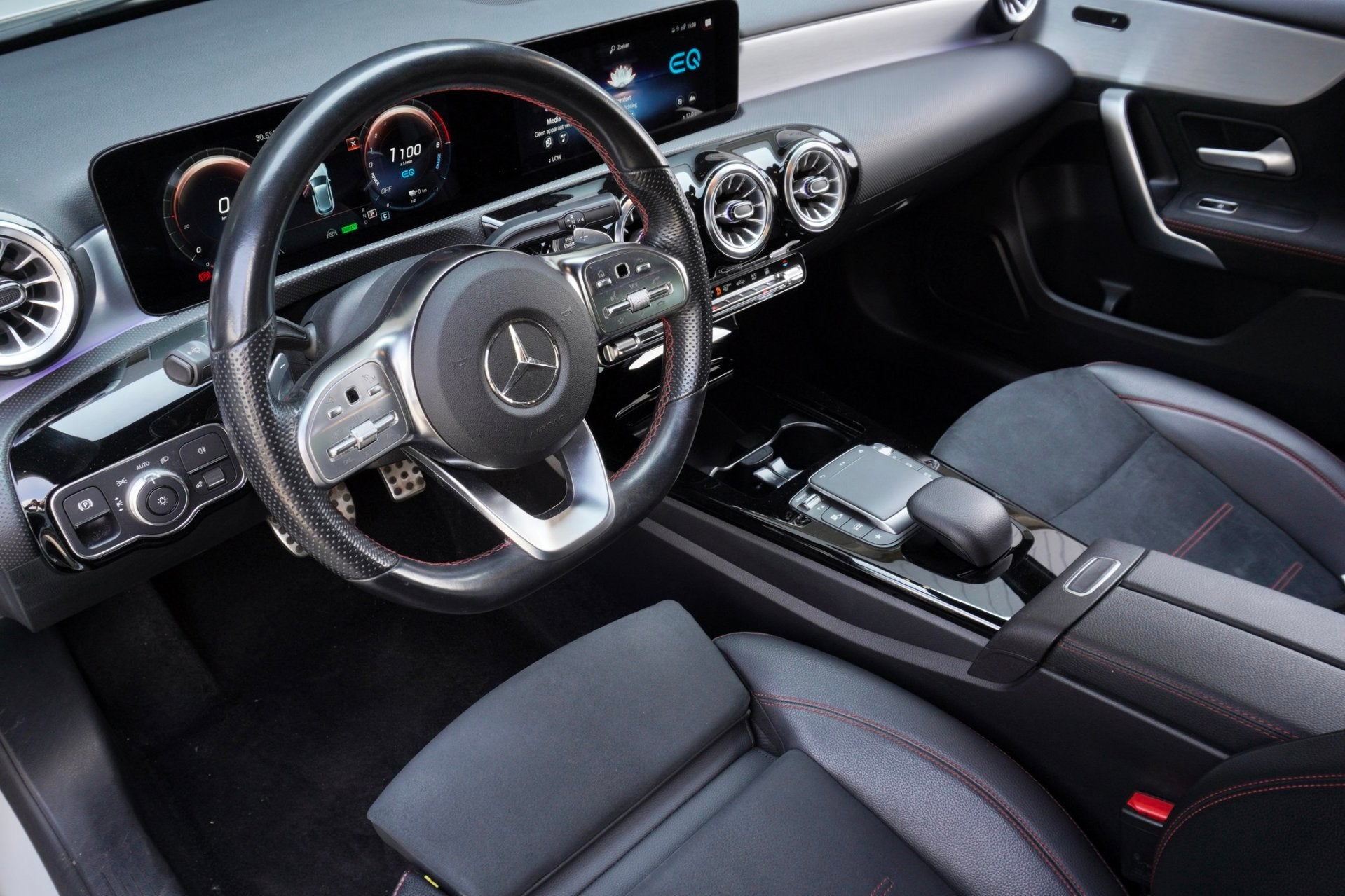 Mercedes-Benz A-klasse 250 e AMG Night Trekhaak/ACC/stoelver, Auto's, Gebruikt, Euro 6, 4 cilinders, 15 kWh